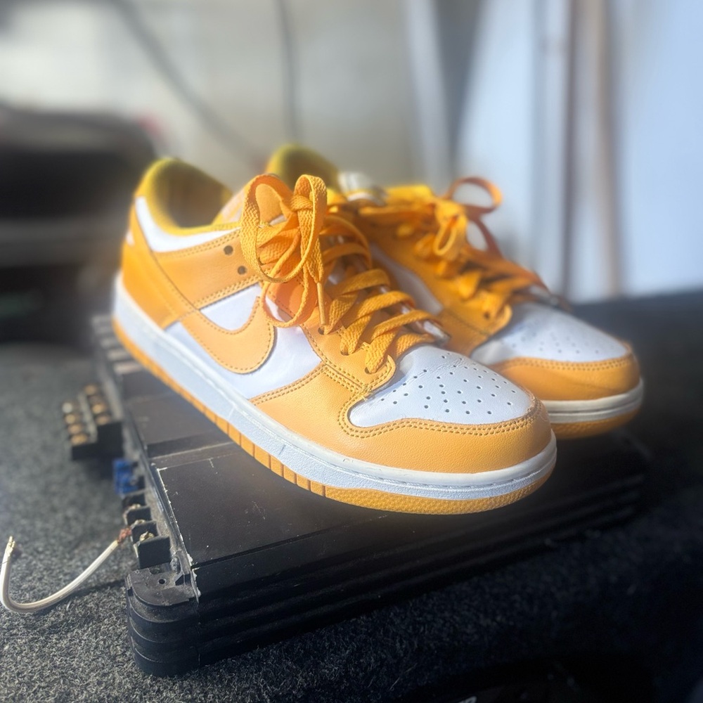 Nike Yellow and White Sneakers Low-Top Design